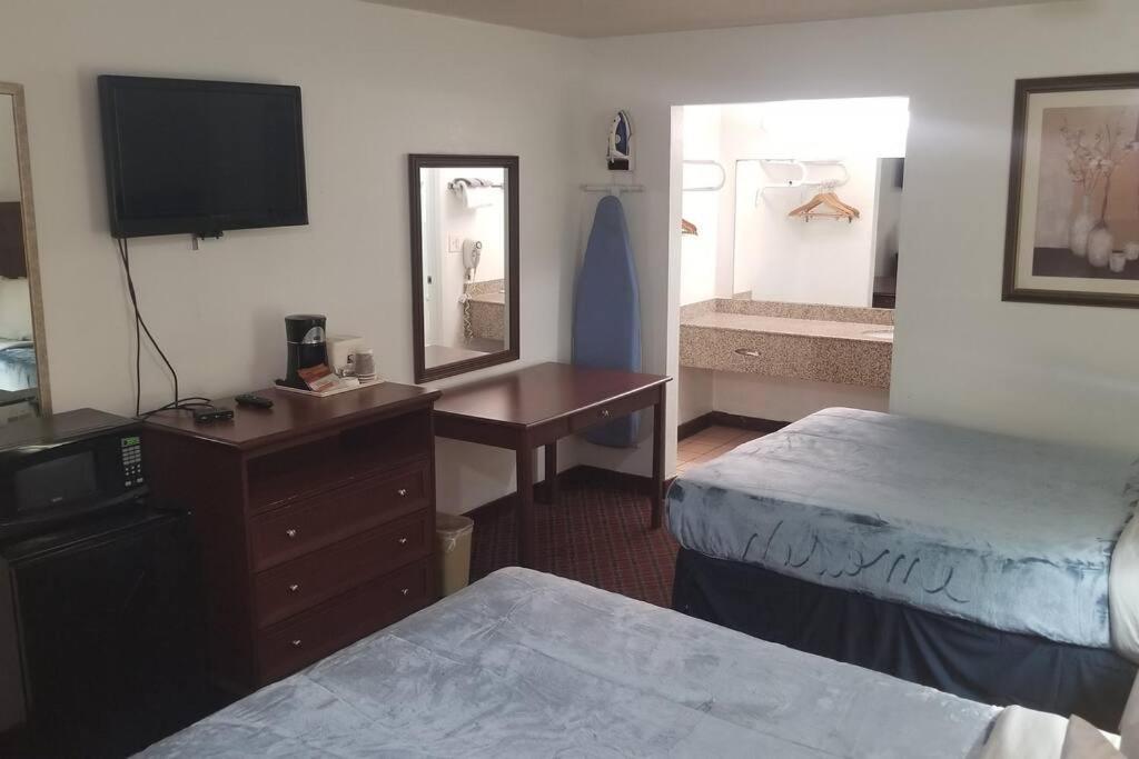 Hotel 2 Queen Beds Hotel Room 222 Wi-Fi Hot Tub Booking Stillwater Buitenkant foto