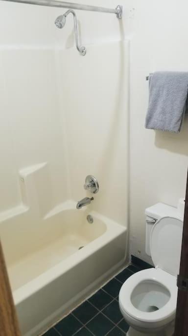 Hotel 2 Queen Beds Hotel Room 222 Wi-Fi Hot Tub Booking Stillwater Buitenkant foto