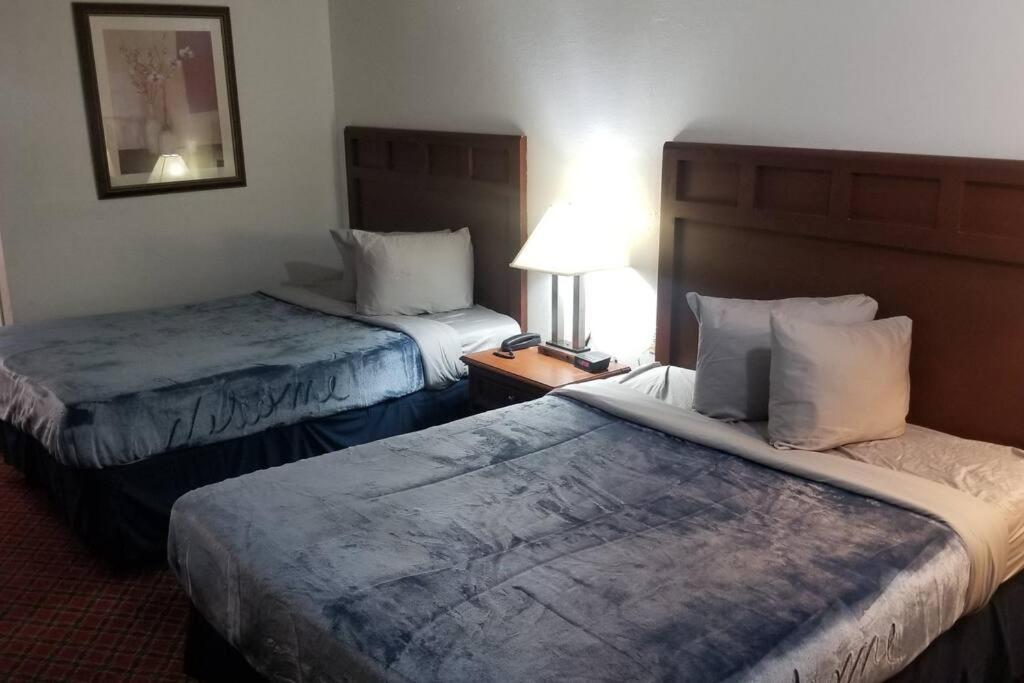 Hotel 2 Queen Beds Hotel Room 222 Wi-Fi Hot Tub Booking Stillwater Buitenkant foto