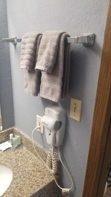 Hotel 2 Queen Beds Hotel Room 222 Wi-Fi Hot Tub Booking Stillwater Buitenkant foto