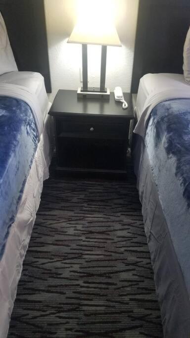 Hotel 2 Queen Beds Hotel Room 222 Wi-Fi Hot Tub Booking Stillwater Buitenkant foto