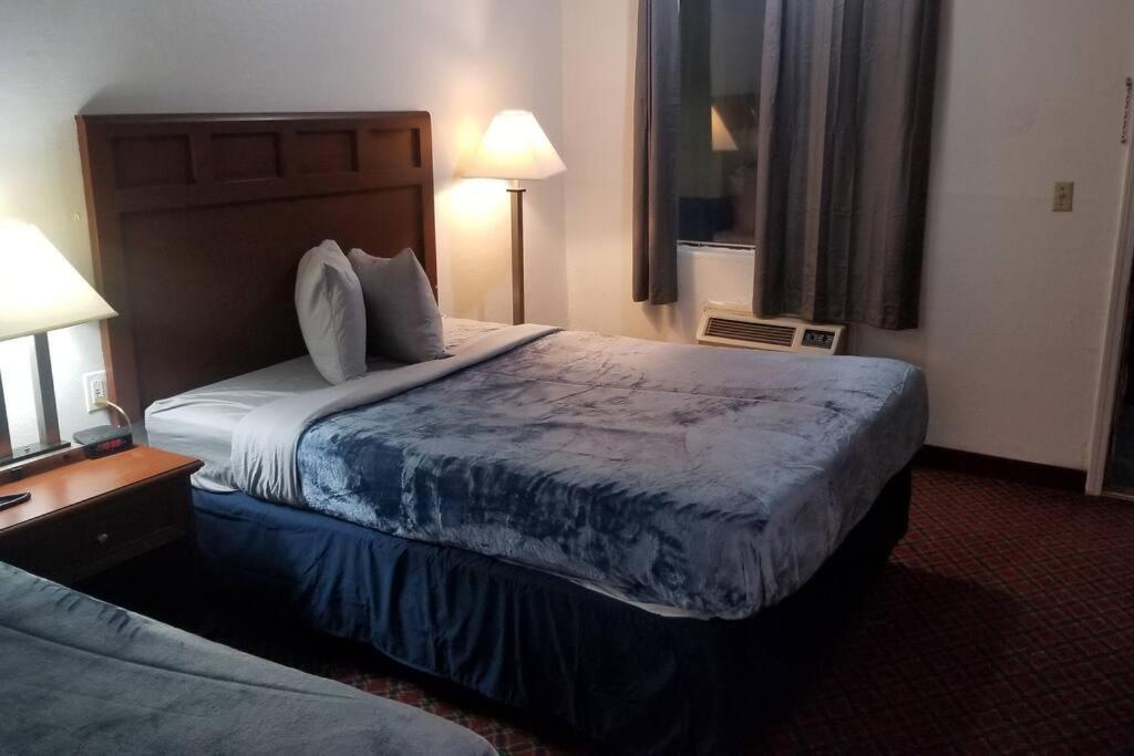 Hotel 2 Queen Beds Hotel Room 222 Wi-Fi Hot Tub Booking Stillwater Buitenkant foto